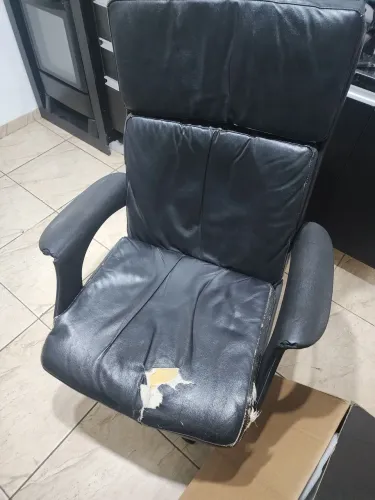 Cadeira escritório (precisa de reparos)