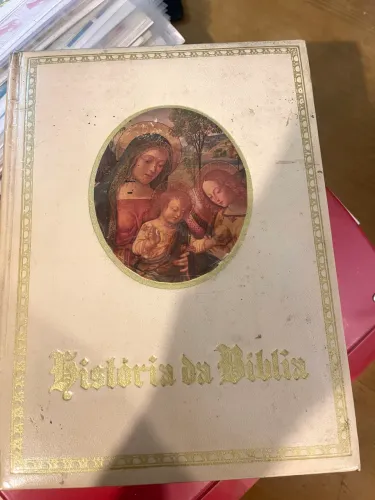 Vendo Bíblia Antiga