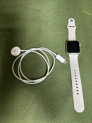 Apple Watch séries 8 starlight aluminum