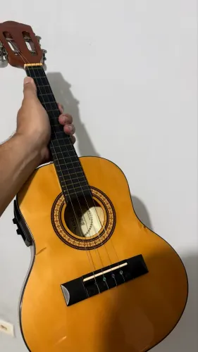 Cavaquinho elétrico