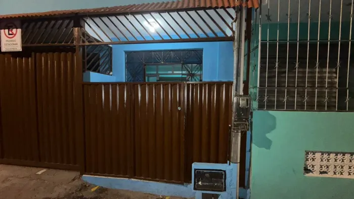 Alugo casa reformada na rua São Salvador Liberdade R$700