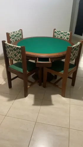Mesa de Carteado Redonda 100% Madeira Maciça com 4 Cadeiras