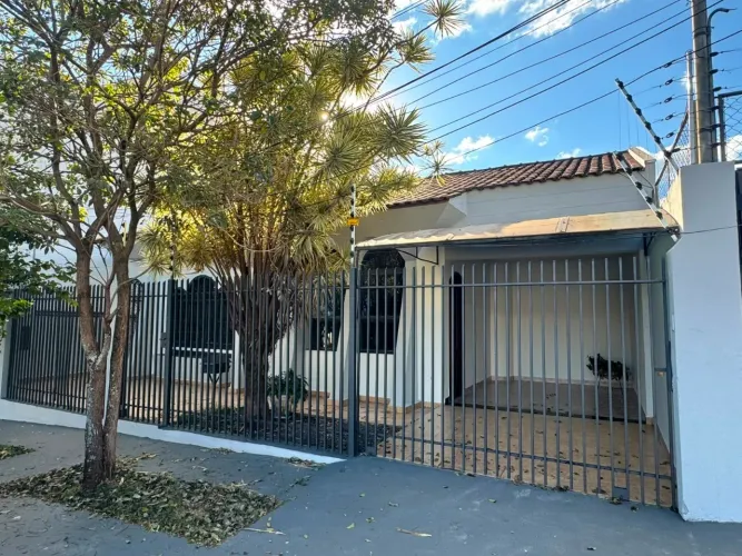 Locação - Residência e Terreno no Jardim Liberdade em Maringá