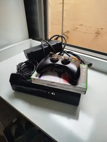 Xbox 360 + 2 Jogos originais!