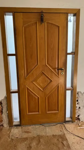 Porta madeira com vidros laterais 2,10 x 0,90