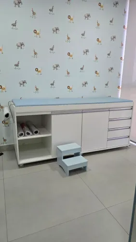 Maca hospitalar com gaveteiro