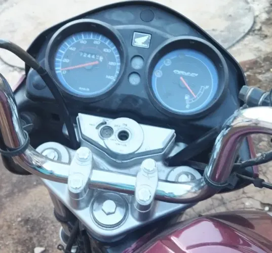 Vende-se uma Moto TITAN (partida elétrica) 