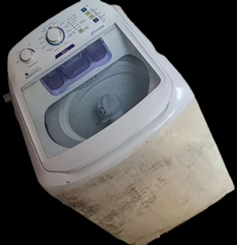 Máquina de lavar roupas Electrolux.
