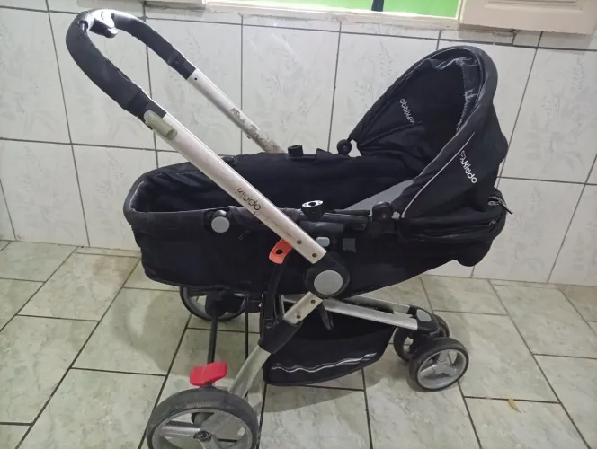 Vende se carrinho de bebê