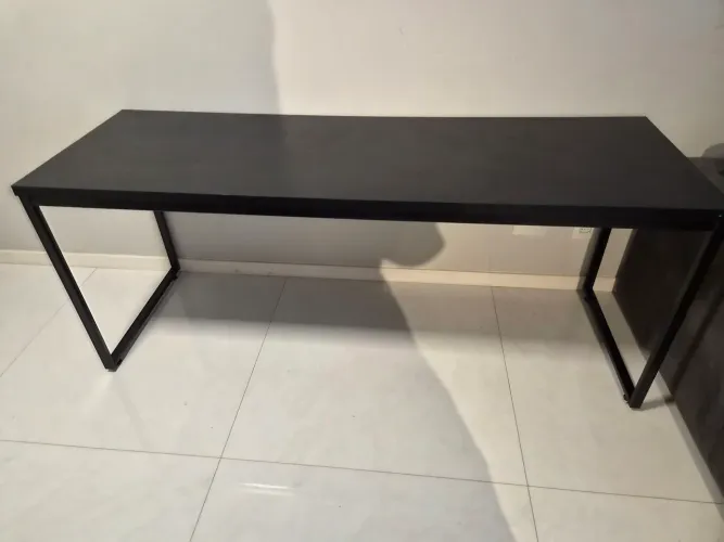 Mesa de escritório estilo industrial