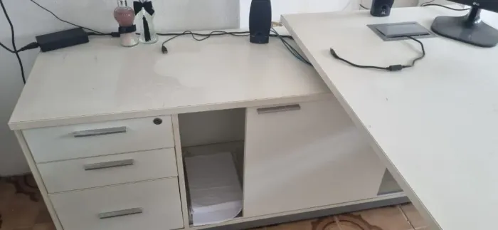Conjunto de mesa em L escritório