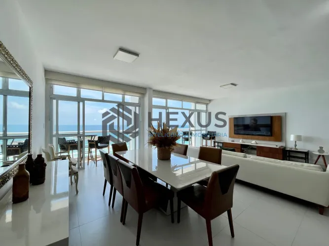 Apartamento frente mar com varanda na Praia das Pitangueiras, Guaruja
