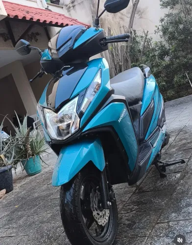 Moto azul automática elite ainda na garantia