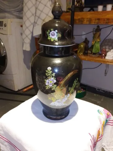 Vaso preto chinês lindo original carimbado, perfeito estado, excelente para decoração .