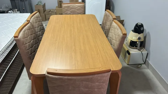 MESA DE JANTAR C/ 6 CADEIRAS