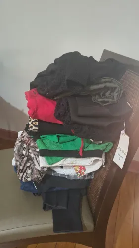 Lote 25 peças roupas