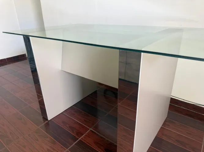 Vendo duas mesas de ACM da linha premium com vidro laminado 10mm.