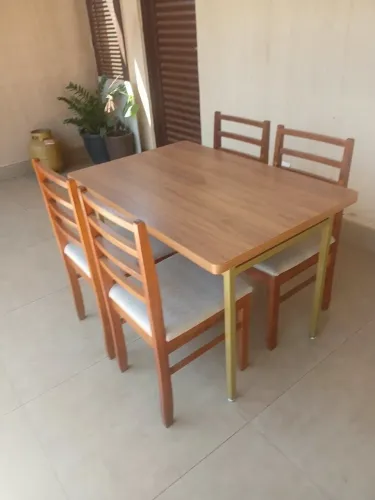 Jogo de Mesa e 4 cadeiras