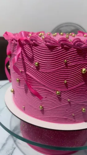 Bolo M de aniversário