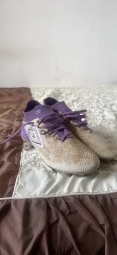 Chuteira umbro profissional tamanho 41