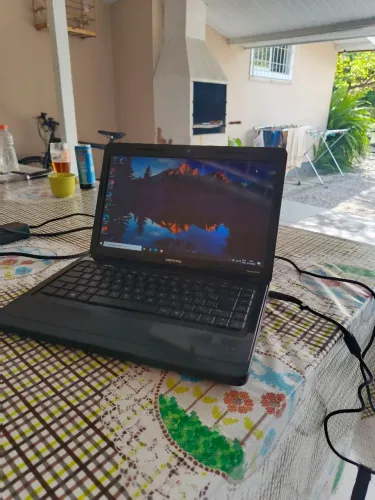Notebook compac i3 com 4gb memória, teclado novo, carregador.