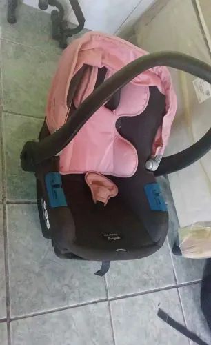 Carrinho de bebê + Bebê conforto
