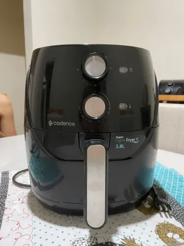 Fritadeira Elétrica sem Óleo/Air Fryer Cadence  Super Light Fryer+ Preta 3,8L com Timer