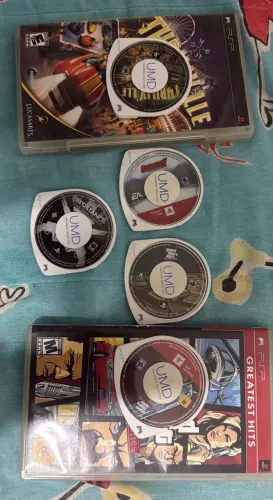 Vendo jogos para PSP, valor a negociar.