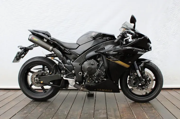 YAMAHA YZF R1