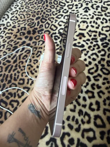 iPhone 13 128gb ( quebrado na parte traseira)