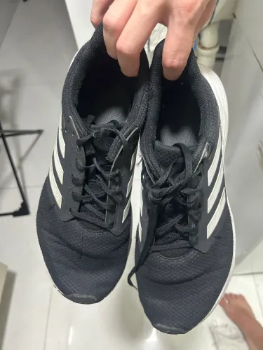 Tênis adidas barato