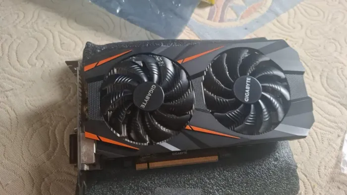 Placa de Vídeo GTX 1060 3GB Gigabyte 2 Fan Novíssima