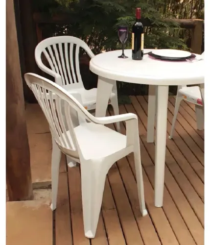 Cadeira plástica