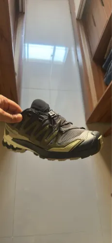 Tenis de trilha esportivos, e mais 2 tenis.