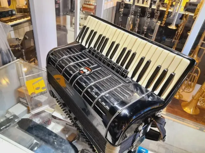 Acordeon 120 Baixos 4ª de Voz  Pancotti - Modelo Alfa Itália