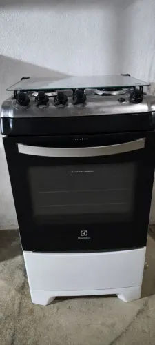 FOGÃO ELECTROLUX COM ACENDIMENTO AUTOMÁTICO 