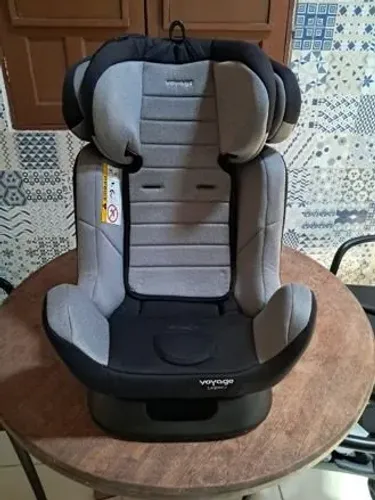 Cadeira infantil Voyager Legacy para carro em excelente estado.