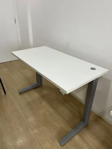 Vendo 2 Mesas de Escritório 1,00 × 0,60 semi nova 