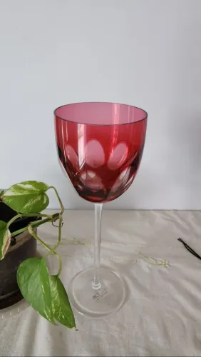 TAÇA DE CRISTAL COM RUBI DA STRAUSS