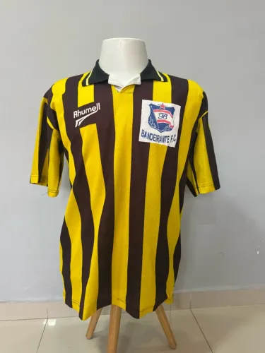 Camisa vintage do Bandeirante F.C., produzida pela Rhumell, com numeração #8 nas costas.
