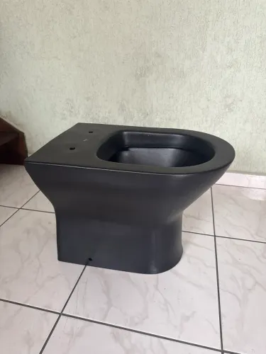 Vaso sanitário preto fosco 