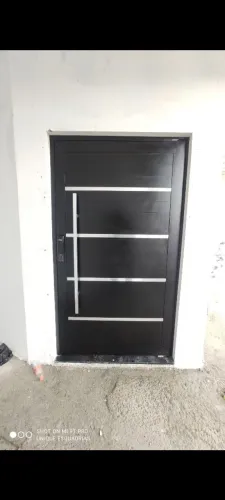 Porta pivotante linha 30 lambril duplo em até 18x