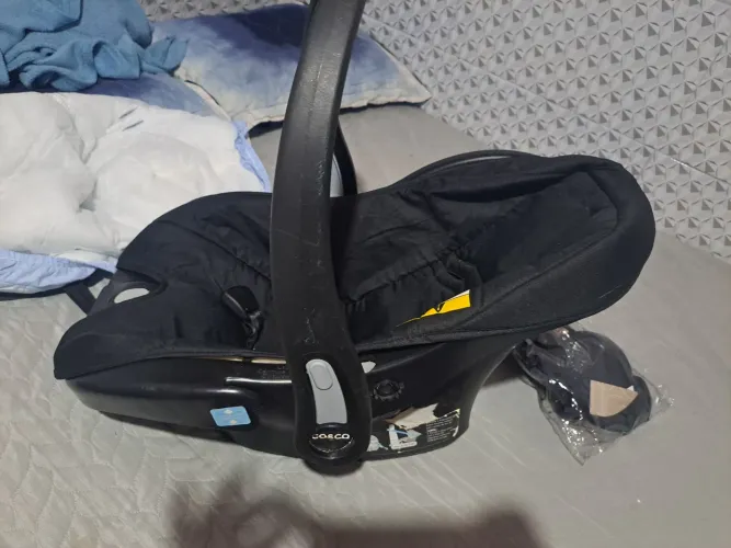 Carrinho de bebê e bebê conforto  juntos 600 aceito negociação e vendo separadamente tb