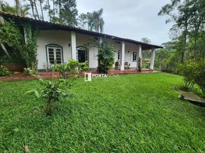 Chácara à venda, 6 quartos, 2 suítes, 6 vagas, Chácaras Lidia - Embu das Artes/SP
