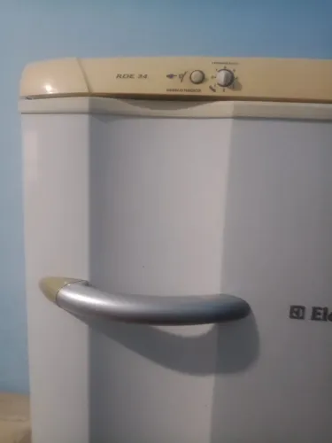 Geladeira ou refrigerador Eletrolux
