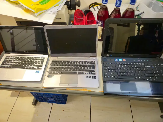 Lote com 3 notebooks no estado que se encontram