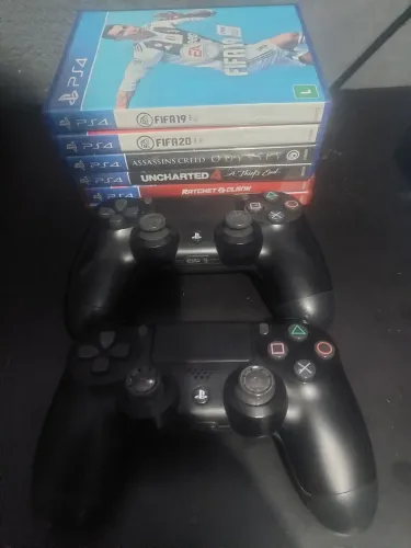 Vendo controles originais e jogos de ps4 está tudo funcionando perfeitamente