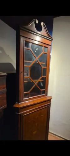 Armário de Canto antigo,clássico