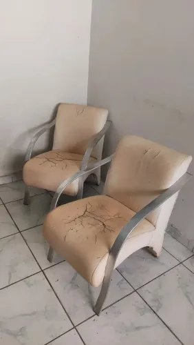 Par de poltronas precisando de reforma. - LEIA A DESCRIÇÃO!