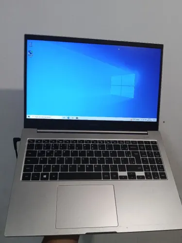 Notebook Samsung 10° geração bem conservado pra vender logo